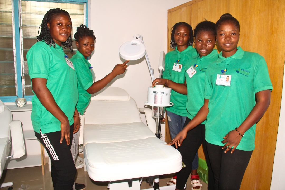 Class of women in a cosmetology class at Brooks Dreams Foundation